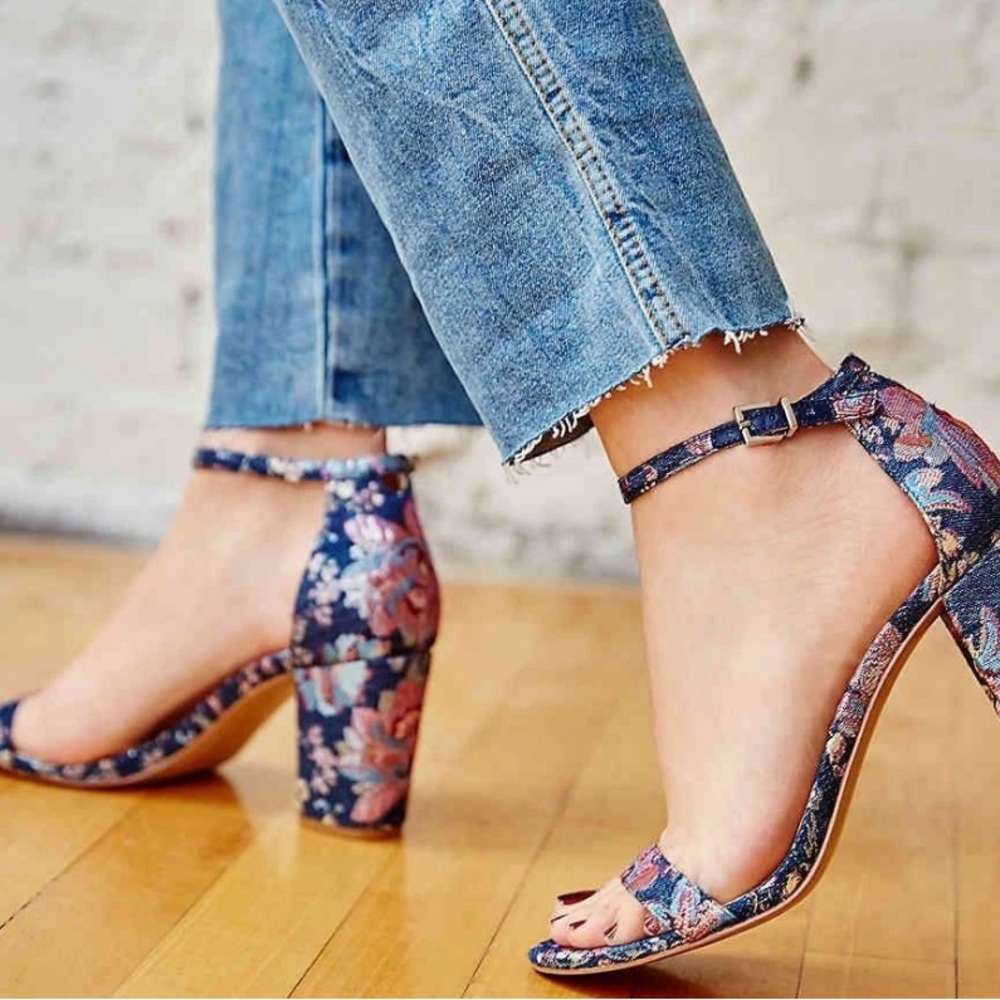 Jessica Simpson Multicolor Floral Block Heels size 8